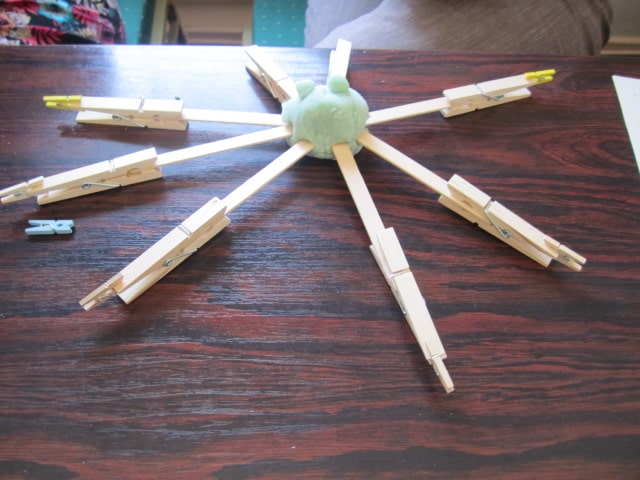 10 Popsicle Stick Fine Motor Activities - Cheap, Quick, Fun - Early Impact  Learning
