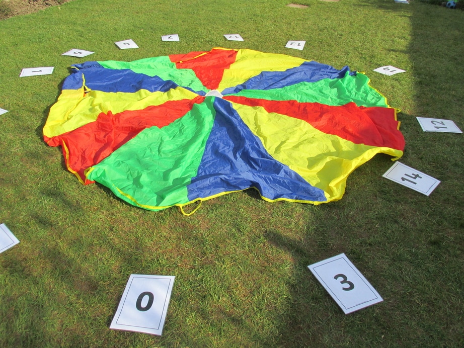 17 Brilliant Parachute Games For PE (For All Ages)