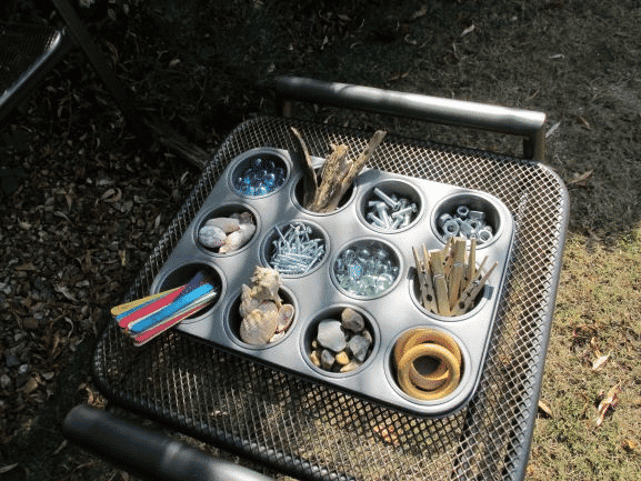 A loose parts tinker tray for transient art